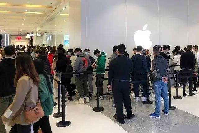 iPhone12悄悄加单200万部