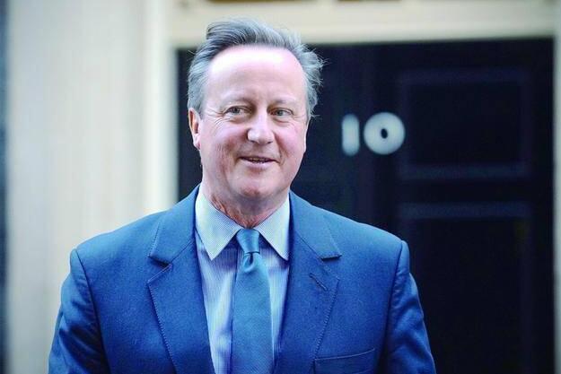 前首相卡梅伦突然复出轰动英国