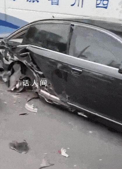 成都警方通报特斯拉连撞11车事故 现场多辆车受损
