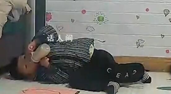 三岁宝宝在家自己冲奶粉喝 妈妈：感觉心里有点酸