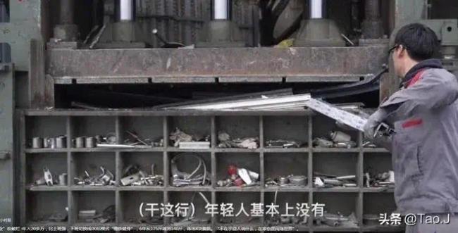 00后男生收破烂年入20万 废品转身成财富宝藏！