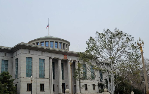 克里姆林宫降半旗致哀 悼念莫斯科恐袭事件遇难者