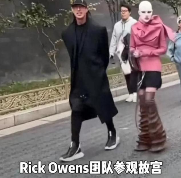 美国设计师因着装问题被劝离故宫