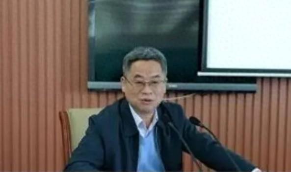 “靠金融吃金融”“靠烟吃烟”,中纪委连打三虎:绝不能慈悲