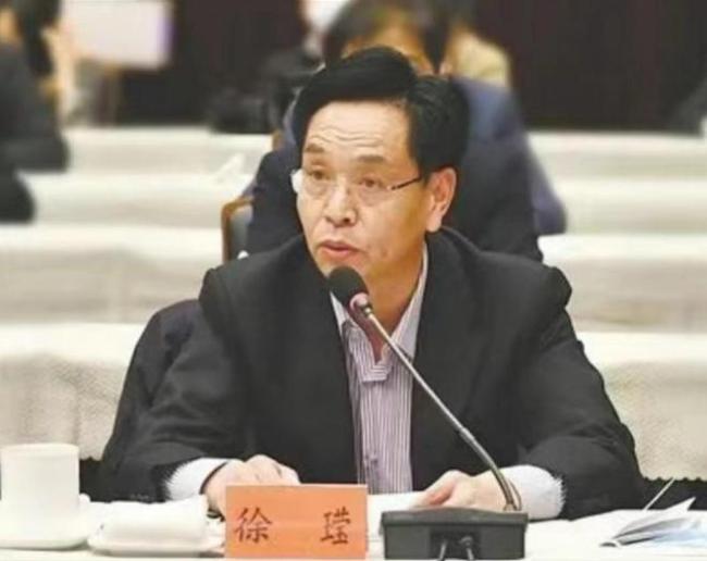 “靠金融吃金融”“靠烟吃烟”,中纪委连打三虎:绝不能慈悲