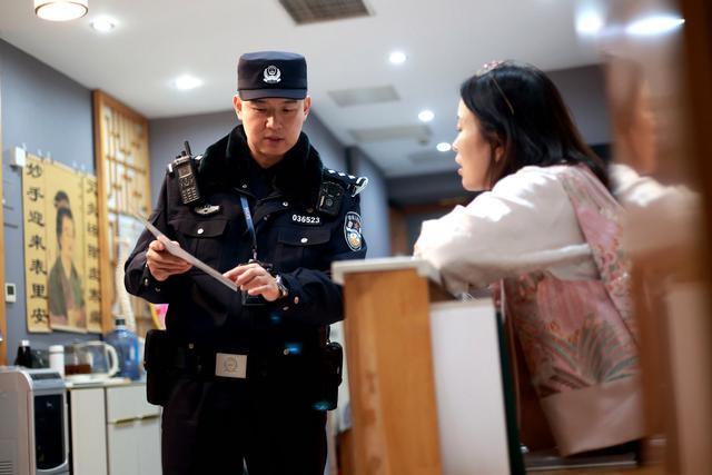 北京警方推进冬季行动 加强夜查夜巡保平安