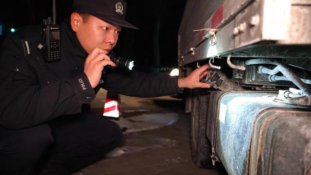 北京警方推进冬季行动 加强夜查夜巡保平安