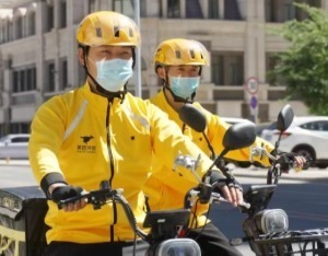 美团饿了么外卖员回应给骑手缴社保