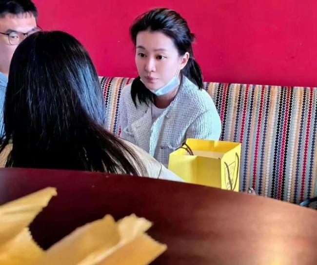 网友在澳门偶遇乔欣与赖柏霖