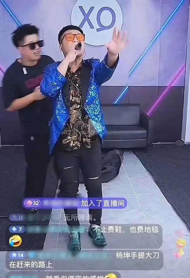 网红四川芬达向杨坤鞠躬道歉 承诺停止模仿并改名