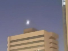 新疆多地现不明飞行物:和月亮一样亮 究竟咋梗？