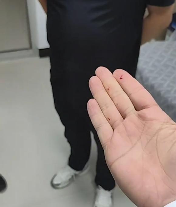 校方回应学生直播疑遭学院书记殴打