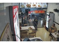 终于了解民警吃馄饨时助店主挽回30万 休假不忘职责