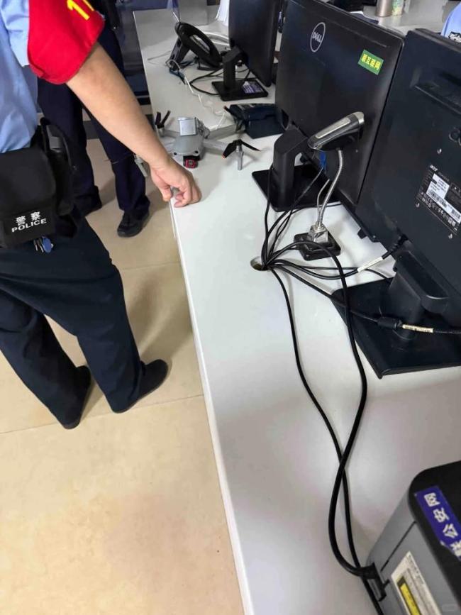 游客在滕王阁被无人机划伤