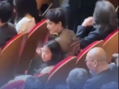 章子怡带9岁女儿醒醒参加上影节 究竟咋梗？
