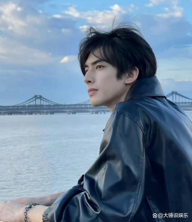 宋威龙鼻子，女娲捏了两次！网友：才知道他骨折过