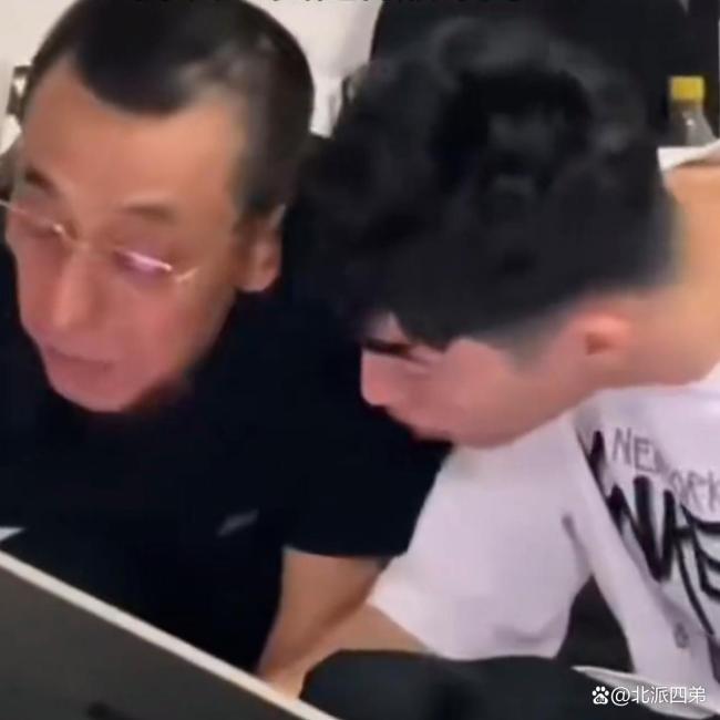 脑瘫男孩考601分全家激动相拥