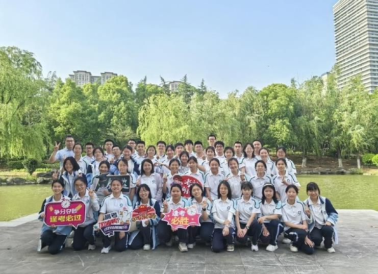 全班45人43人超600分