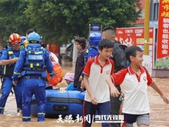 终于了解洪水救援中的温暖画面 生命守护的温度