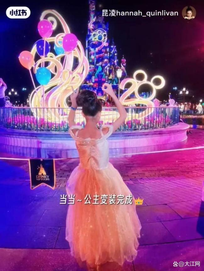周杰伦昆凌大女儿迪士尼庆生 梦幻公主照纪念成长