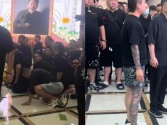 曝杨少华儿子悲伤过度从灵堂被抬出 三子杨伦强撑精神接待吊唁者！