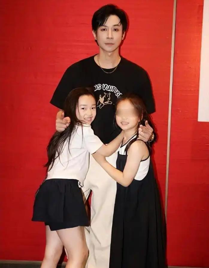 董璇官宣再婚后首现身