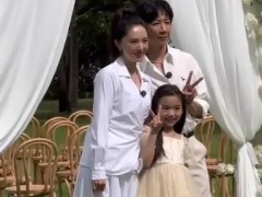 董璇婚宴和佟丽娅合照 目前该组合照已获超50万点赞！