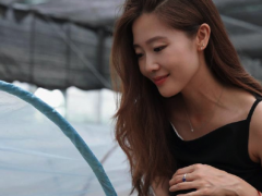 终于了解黄轩女友晒出近照 长相大气气质给人很舒适