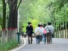 撒贝宁一家游敦煌莫高窟 低调幸福惹人羡！！（图）