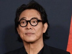 62岁李连杰晒躺病床照片 面容憔悴 最近又经历了一次无常的试炼！