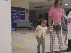 3岁女童头上插刀 系妈妈不慎刺入 工作人员感觉不可思议!!