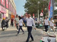 刘强东现身宿迁 或携章泽天看苏超 究竟咋梗？