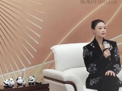 蒋欣金熊猫奖红毯惊艳 互动时刻：你更期待蒋欣的哪一面？（图）