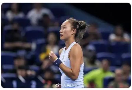 开门红!郑钦文伤愈复出 2-0横扫晋级