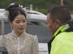 爸爸凌晨骑行300公里送女儿出嫁 这个场面太感动了！