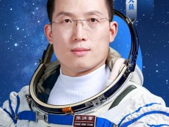 高中老师以为航天员张洪章是重名 昔日学生今成航天英雄