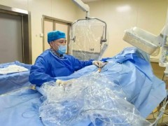 浙江女子拆快递竟摔成颅底骨折 体位性低血压惹祸