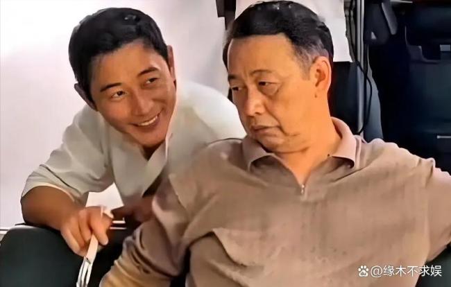 罗晋父亲告别仪式举行