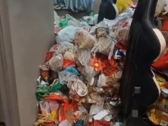 电竞酒店退房垃圾堆1米高3天才清完 现实版“垃圾围城”（图）