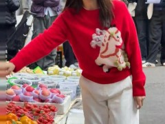 高圆圆现身成都菜市场 究竟咋梗?