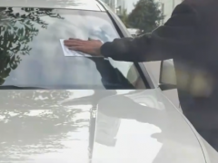 大爷用502胶水给违停车贴警示语 你大爷永远是你大爷！（图）