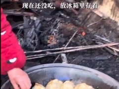 蒸饺子烧光房子 饺子一点没糊 房间内已被烧得一片废墟！