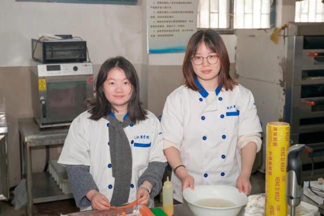 大学生4个馒头卖了30000元 创意养生馒头受青睐