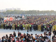 3天23万人涌入上海国际赛车场 警方全力保障赛事安全(图)