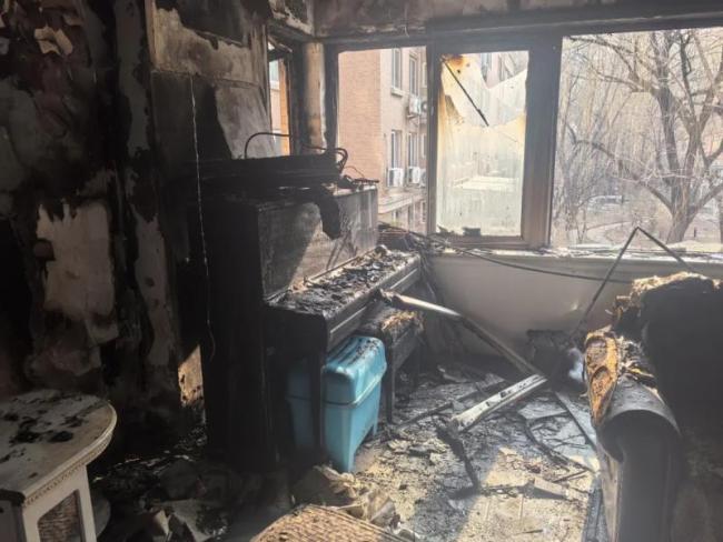 男子悼念离世亲属引发火灾损失惨重