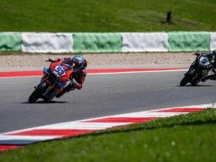 张雪爆火 这个男人是谁 究竟咋梗？