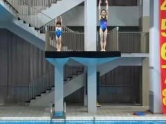 吴敏霞与7岁女儿展示“双人跳水 究竟咋梗？