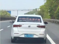 车主回应高速上开车轮胎磨剩轮毂 惊险经历引发热议（图）