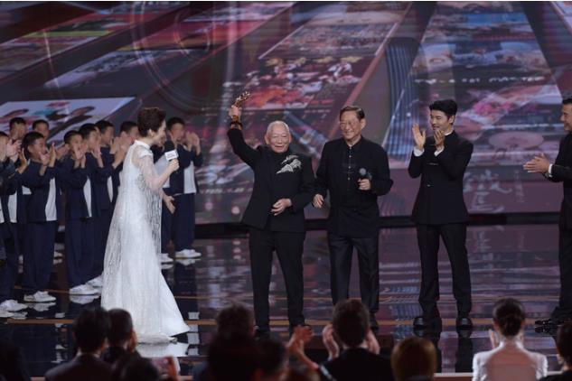 81岁袁和平获北影节终身成就奖