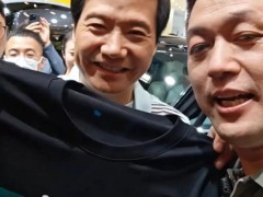 雷军T恤社交串场“蔚小理”背后 同行同心共进（图）